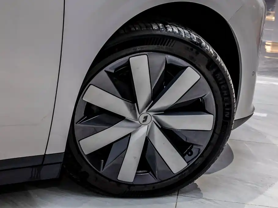 Li Auto Li i8 2025 2025 Standard Edition