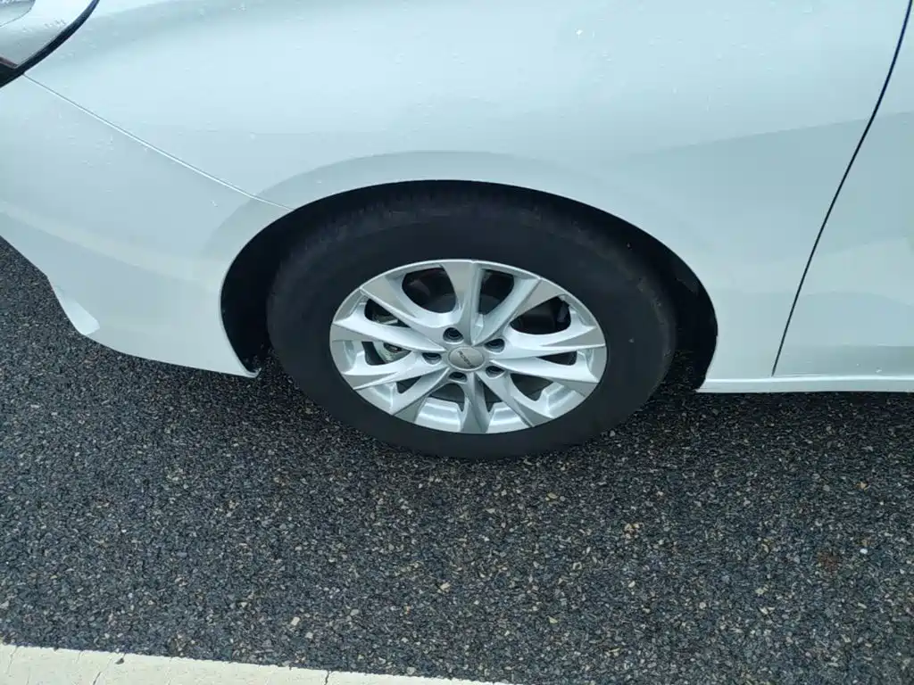 Roewe i5 2025 2023 1.5L CVT Luxury Edition