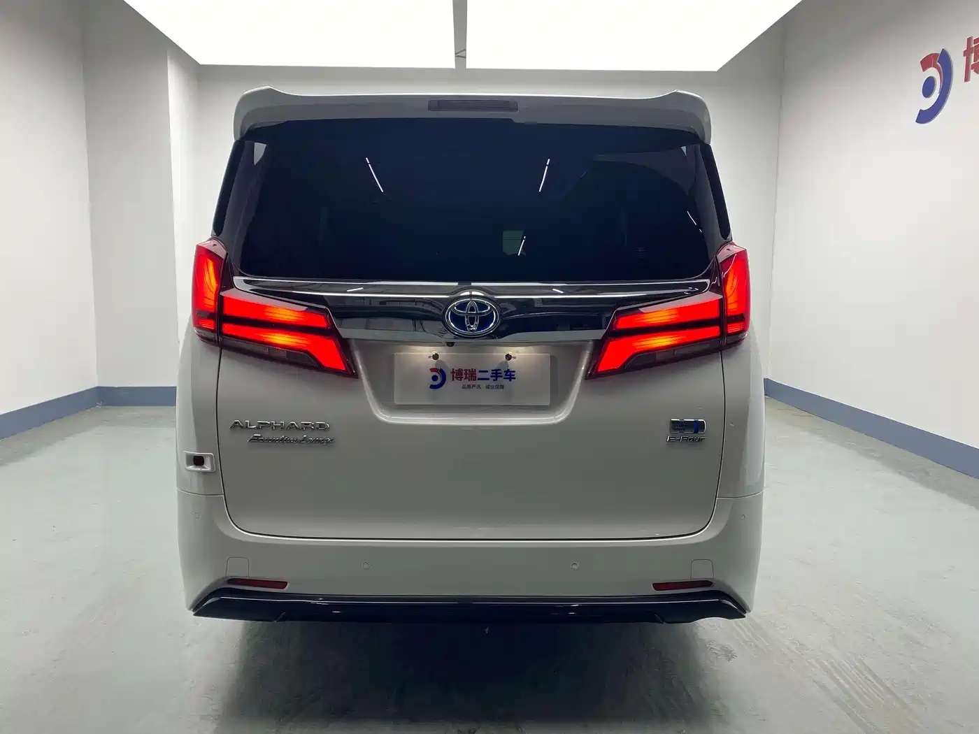 Toyota Alphard 2019 Hybrid 2.5L Premium Edition фото 6