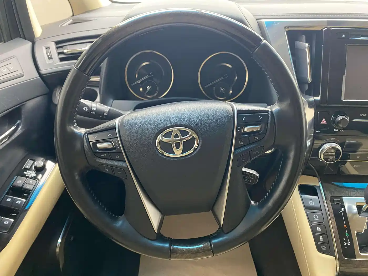 Toyota Alphard 2019 Hybrid 2.5L Premium Edition фото 22