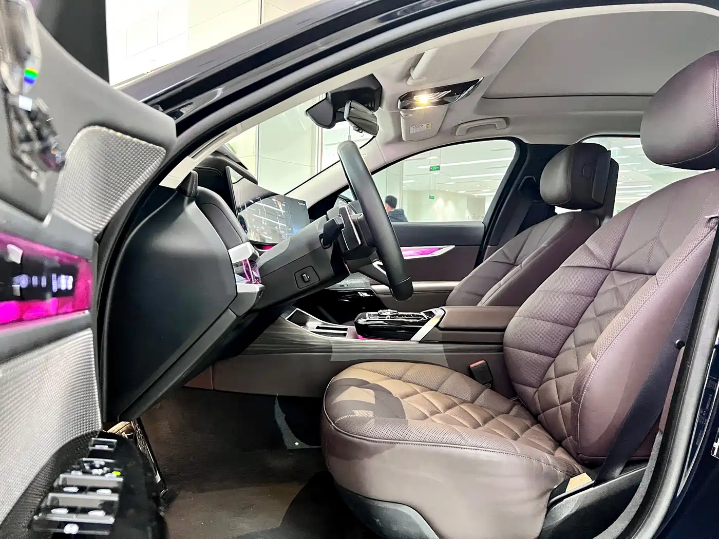 BMW 7 Series 2023 Model 735Li M Sport Package фото 7