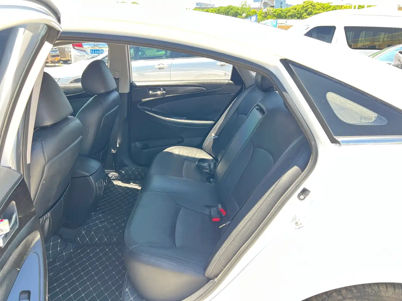 Hyundai Sonata 2013 2.0L Automatic Supreme Edition фото 14