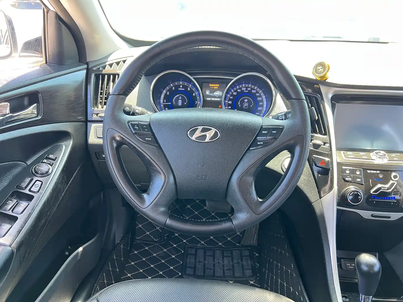 Hyundai Sonata 2013 2.0L Automatic Supreme Edition фото 16