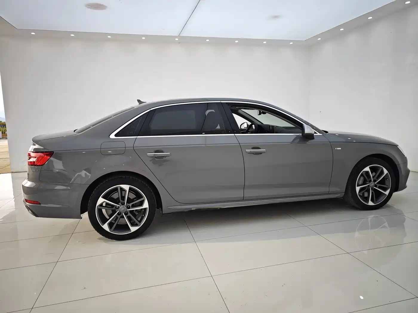 Photo 30 - Audi A4L