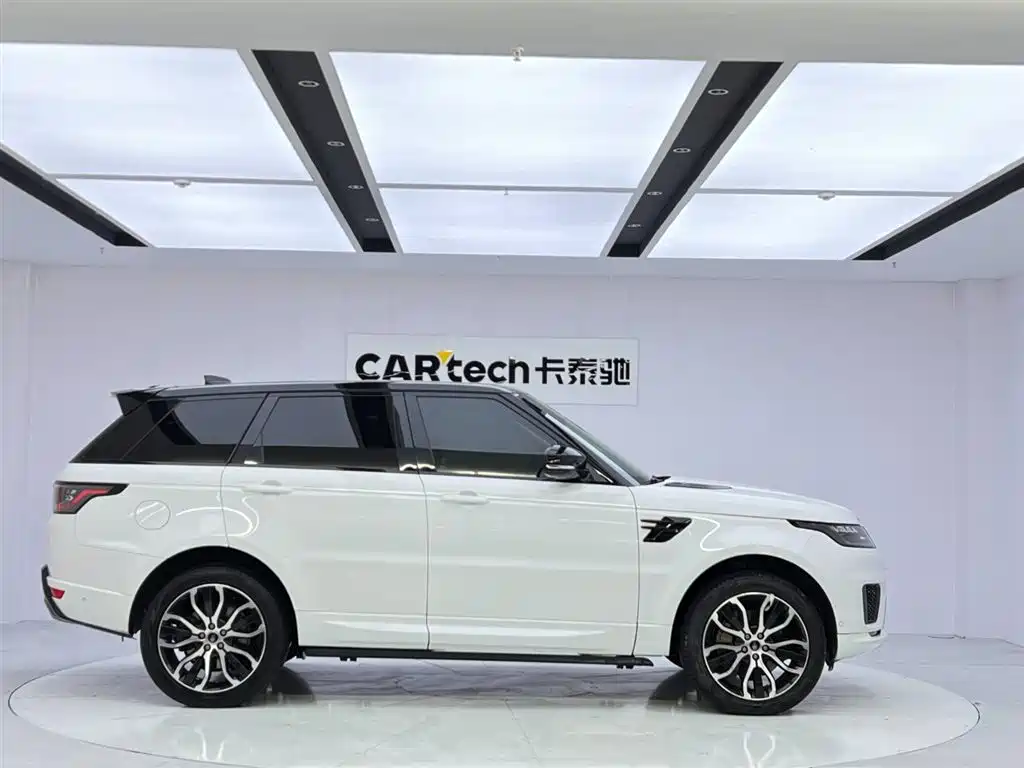 Land Rover Range Rover Sport 2022 3.0 L6 Gloss Black Edition фото 6