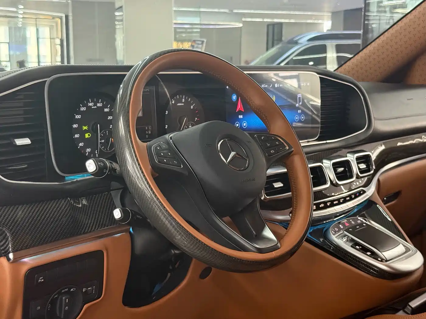 Mercedes-Benz Vito 2023 2.0T Business 7-Seater фото 8