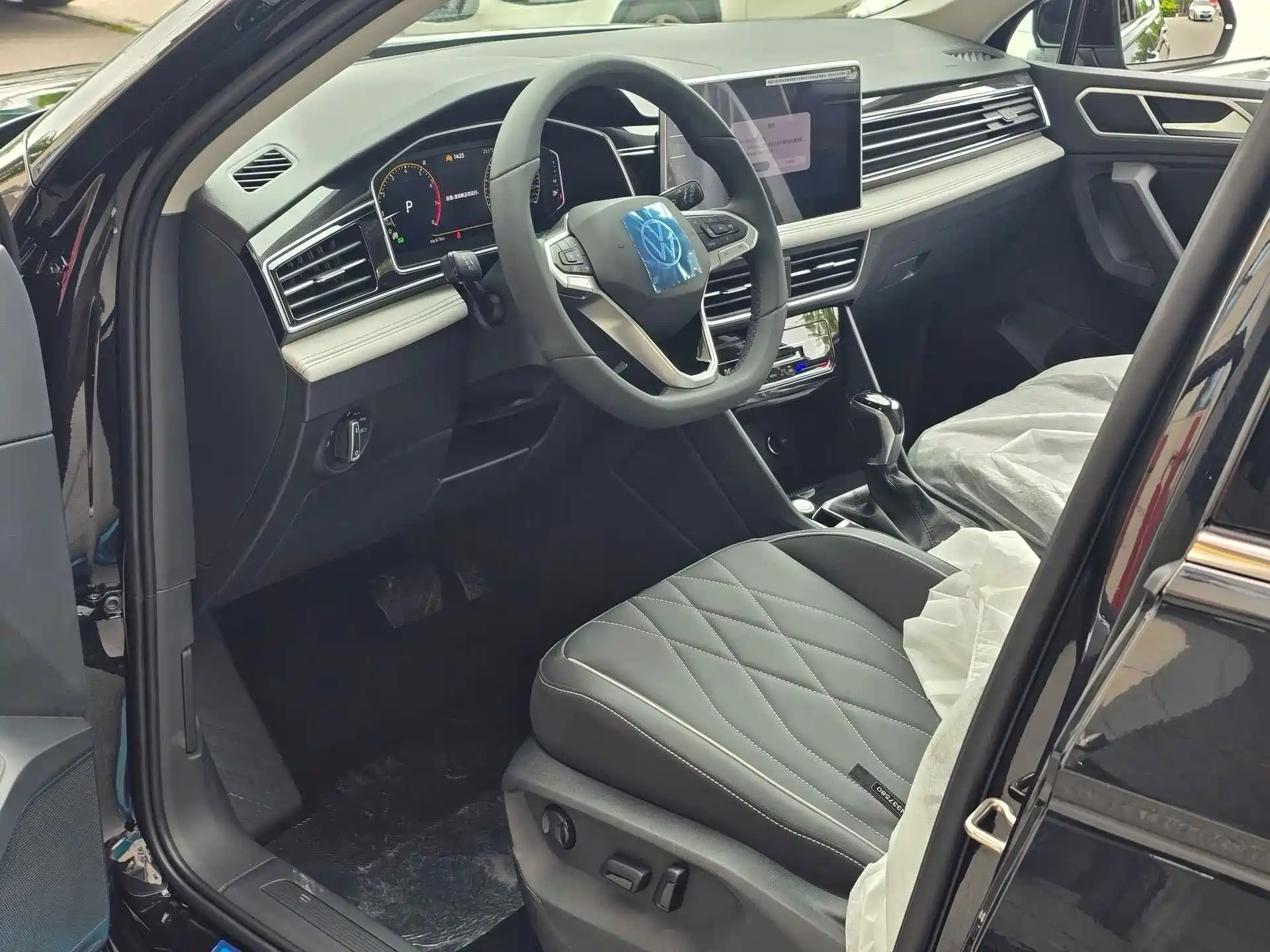 Фото 7 - Volkswagen Tiguan L