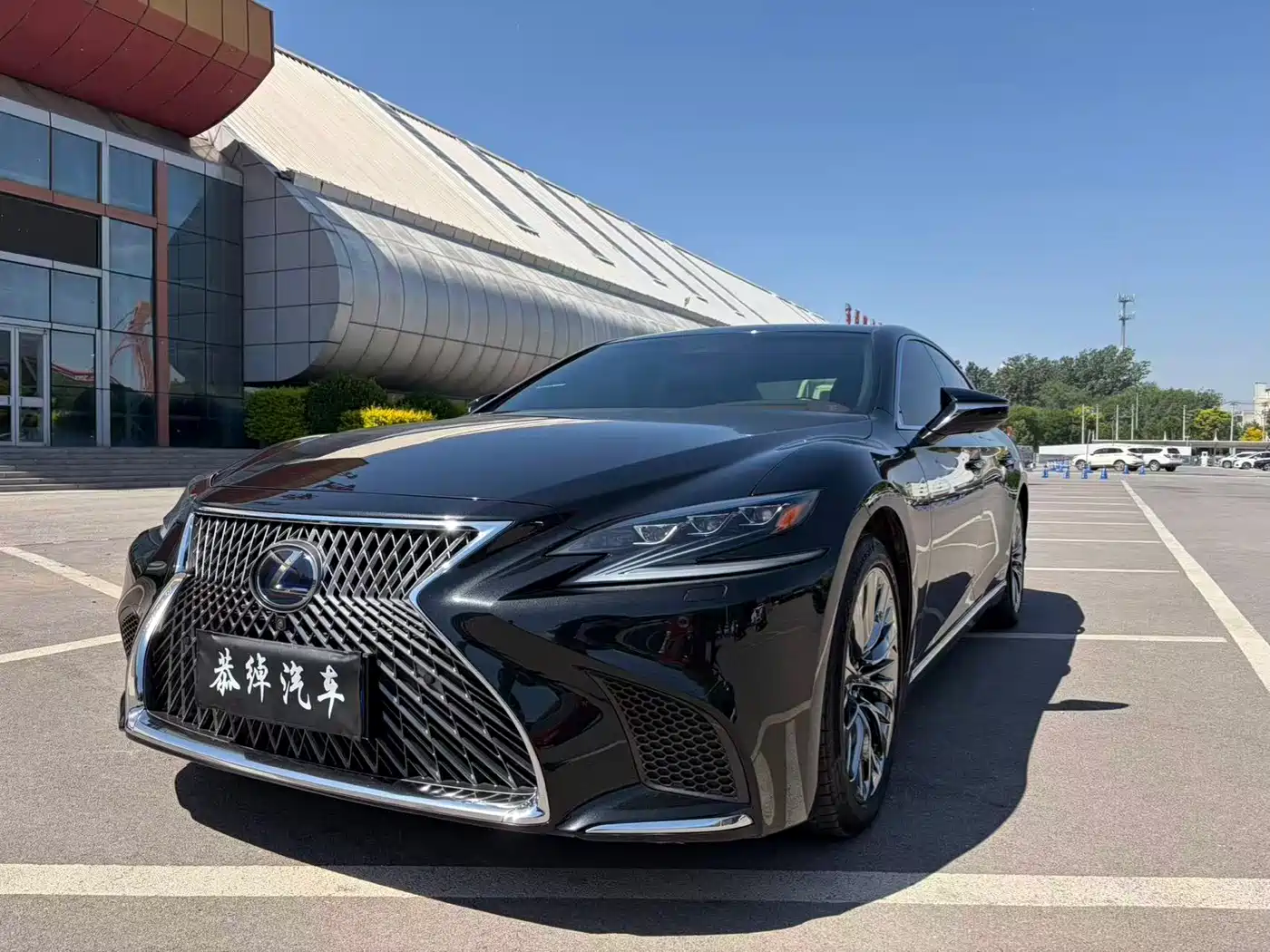 Lexus LS 2018 500h Executive Edition China V
