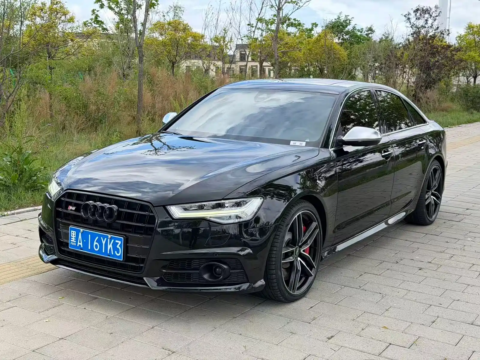Фото 1 - Audi S6