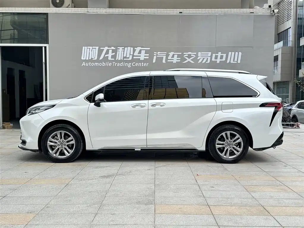 Toyota Sienna 2021 2.5L Hybrid Platinum Edition фото 21
