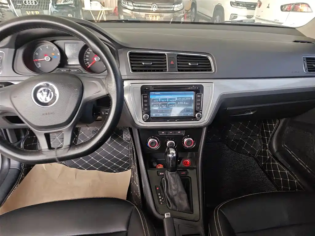 Volkswagen Lavida Tour 2015 1.6L Automatic Trend Edition фото 13