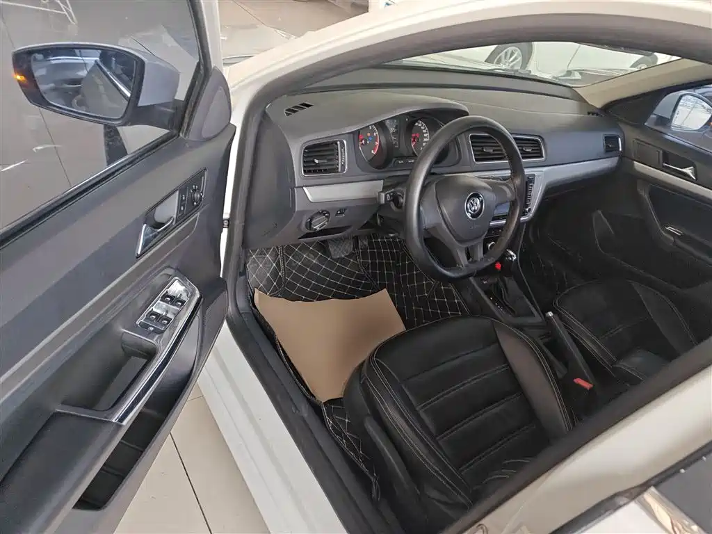 Volkswagen Lavida Tour 2015 1.6L Automatic Trend Edition фото 16
