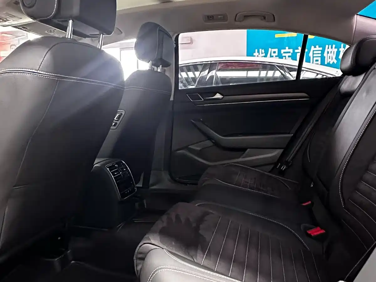Volkswagen Magotan 2020 330TSI DSG Luxury фото 8
