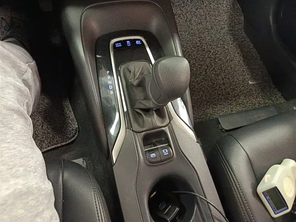 Toyota Corolla 2019 Hybrid 1.8L E-CVT GL-i Elite Edition фото 13