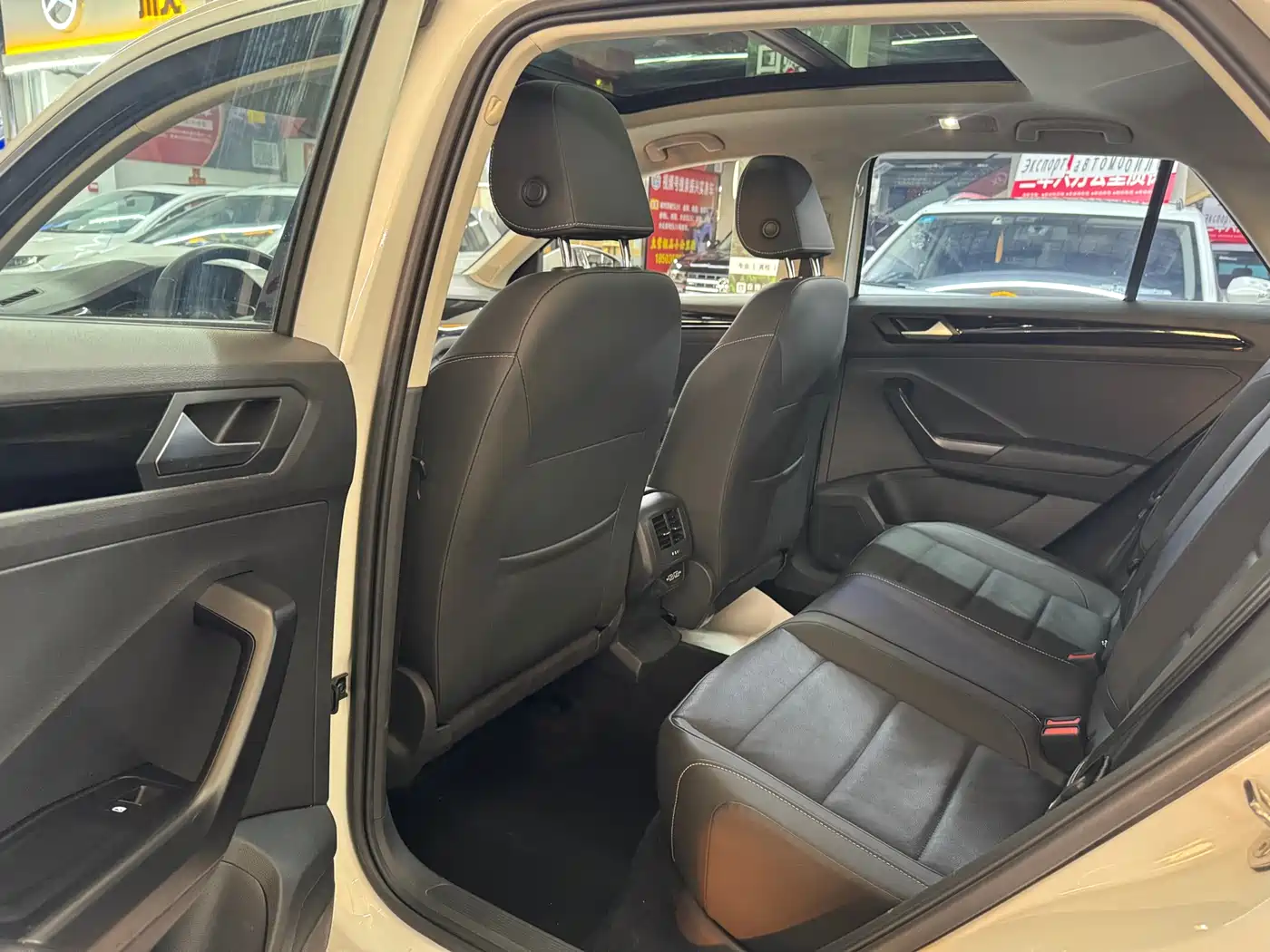 VOLKSWAGEN T ROC EXPLORING SONGS