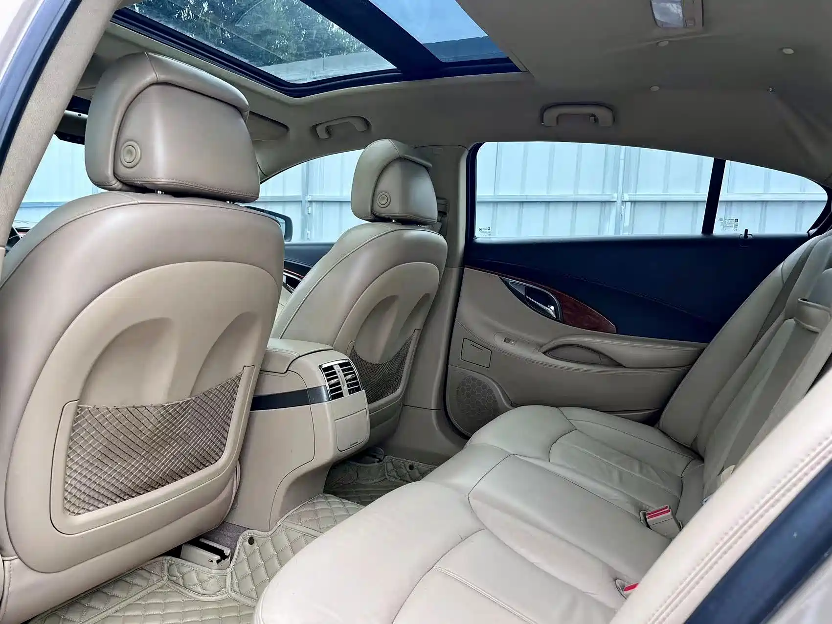 Photo 10 - Buick LaCrosse