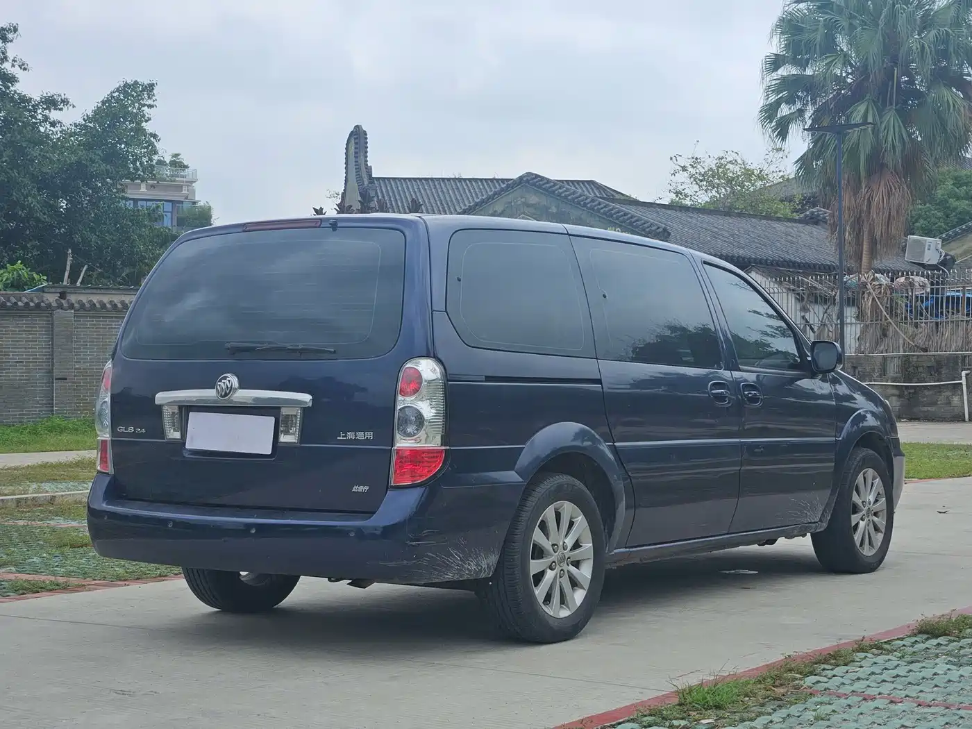 Photo 4 - Buick GL8