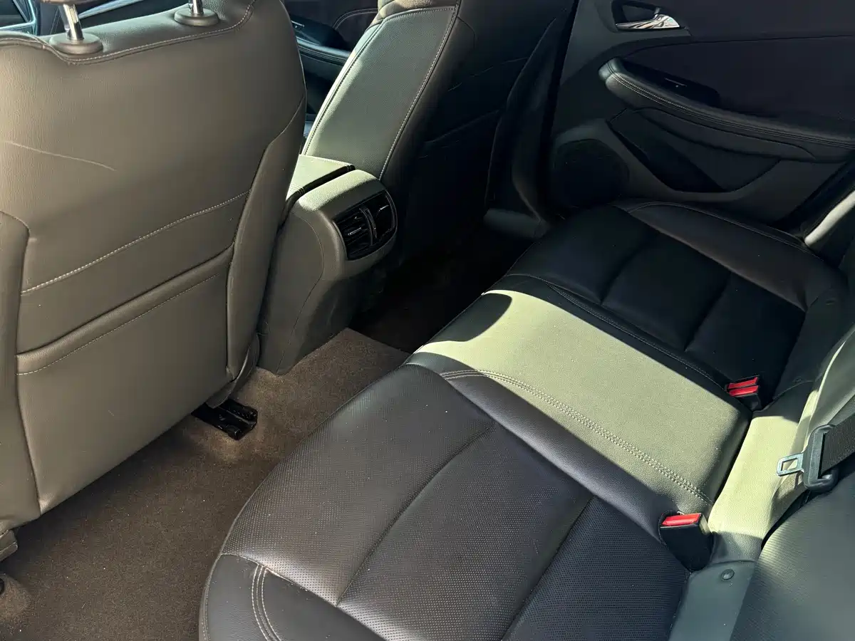 Chevrolet Malibu 2016 2.0L Automatic Luxury фото 6