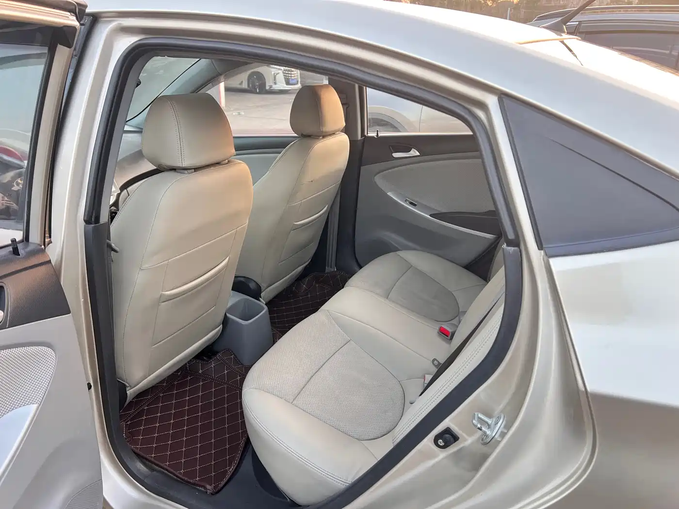 Hyundai Verna 2014 1.4L Automatic Smart GLS фото 11