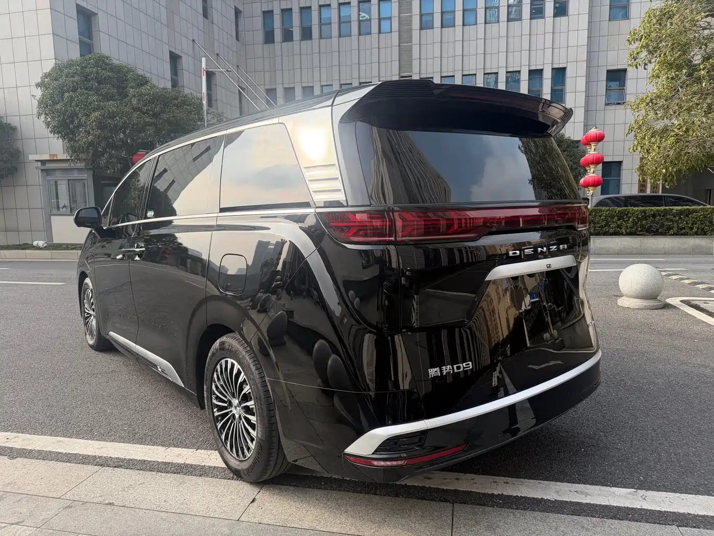 Denza D9 2024 DM-i 980 AWD Prestige фото 7