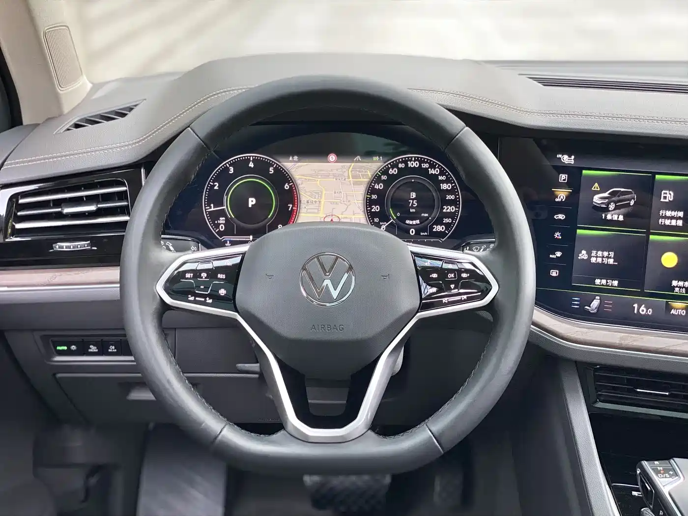 Volkswagen Touareg 2022 3.0TSI Rui Xiang Edition Gloss Black Sport Package фото 8