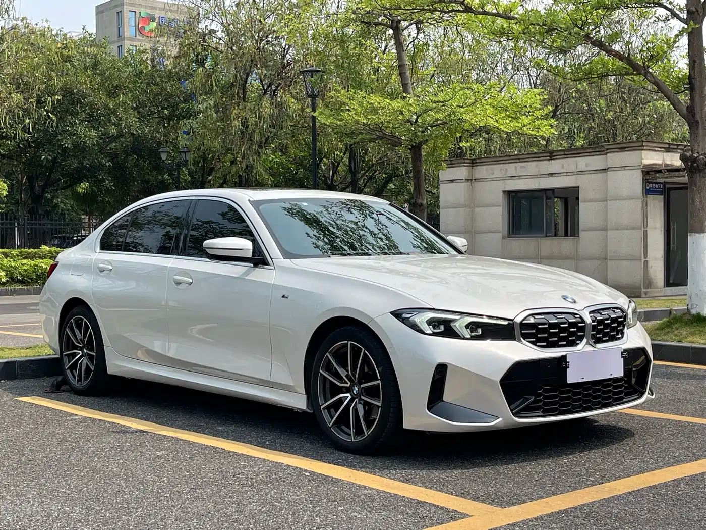 BMW 3 Series 2023 325Li M Sport Package фото 3