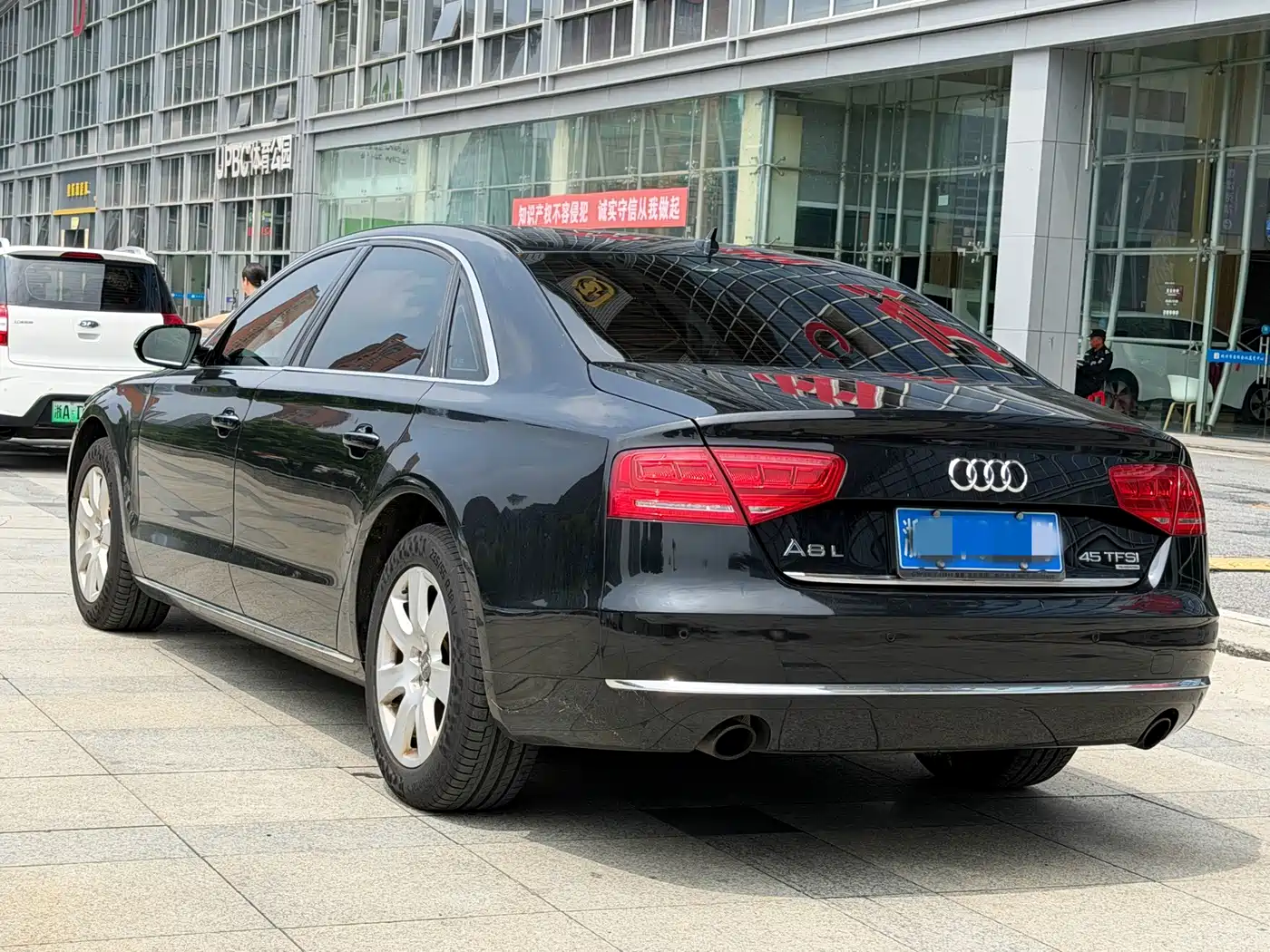 Фото 4 - Audi A8