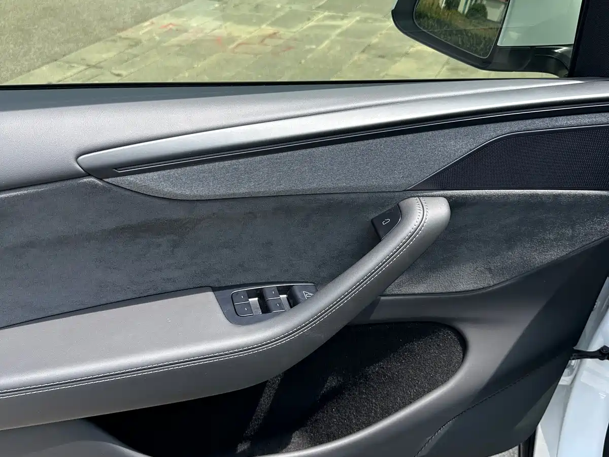 Tesla Model Y L 2026 2025 Facelift Long Range AWD