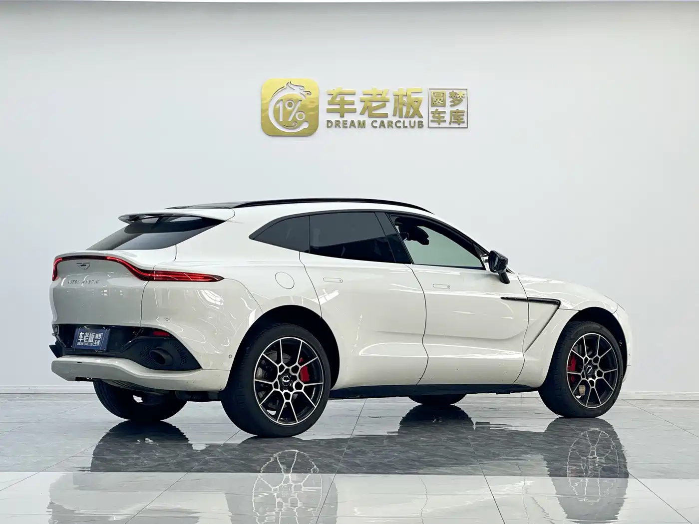 Aston Martin DBX 2022 2020 4.0T V8