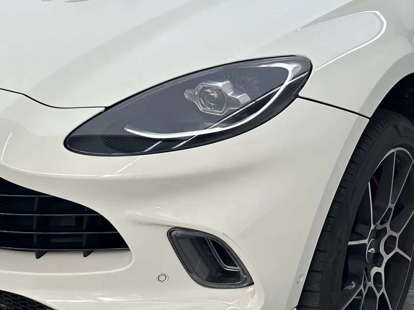 Aston Martin DBX 2022 2020 4.0T V8