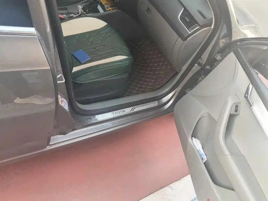 Škoda Octavia 2015 1.6L Automatic逸杰版 фото 22