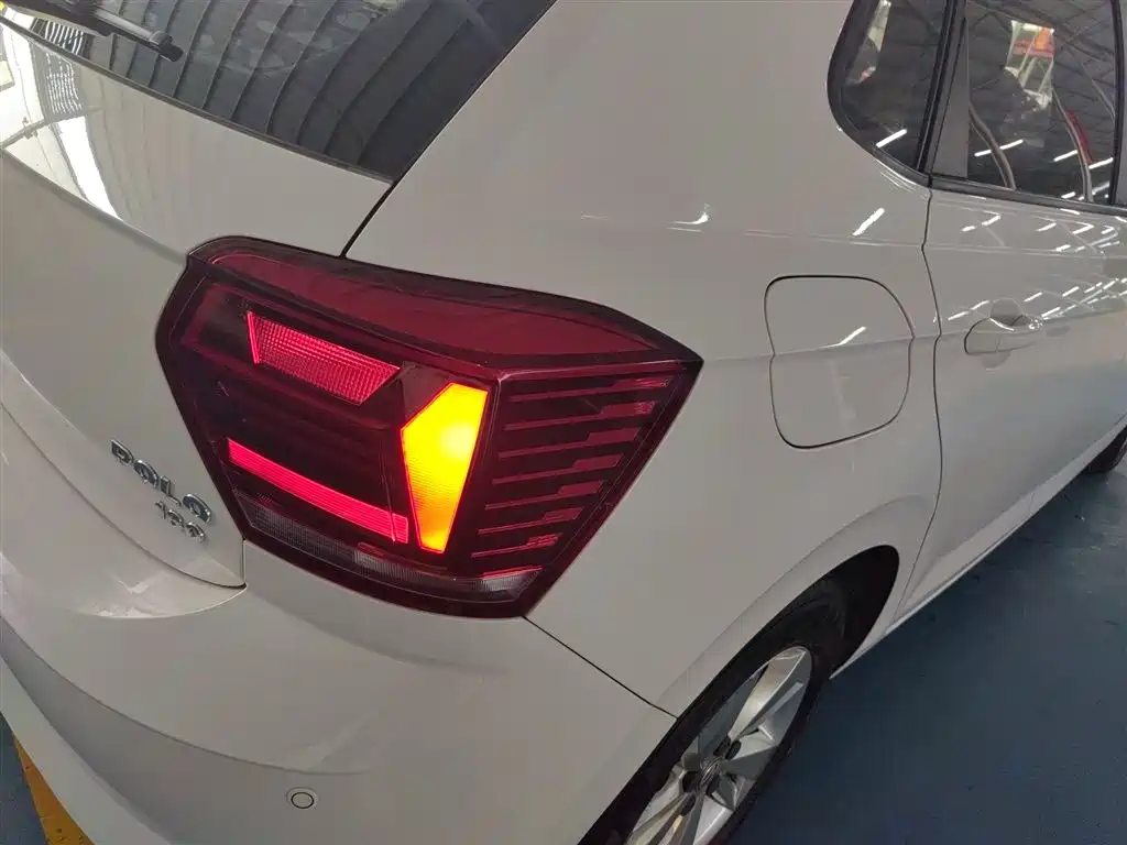 Volkswagen Polo 2019 Plus 1.5L Automatic Panorama Enjoyment Edition фото 8