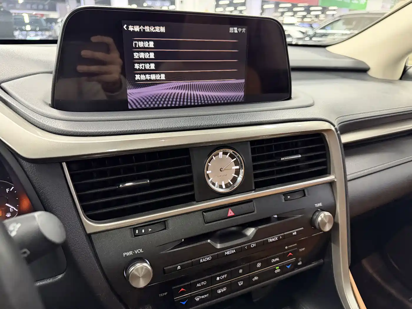 Фото 17 - Lexus RX