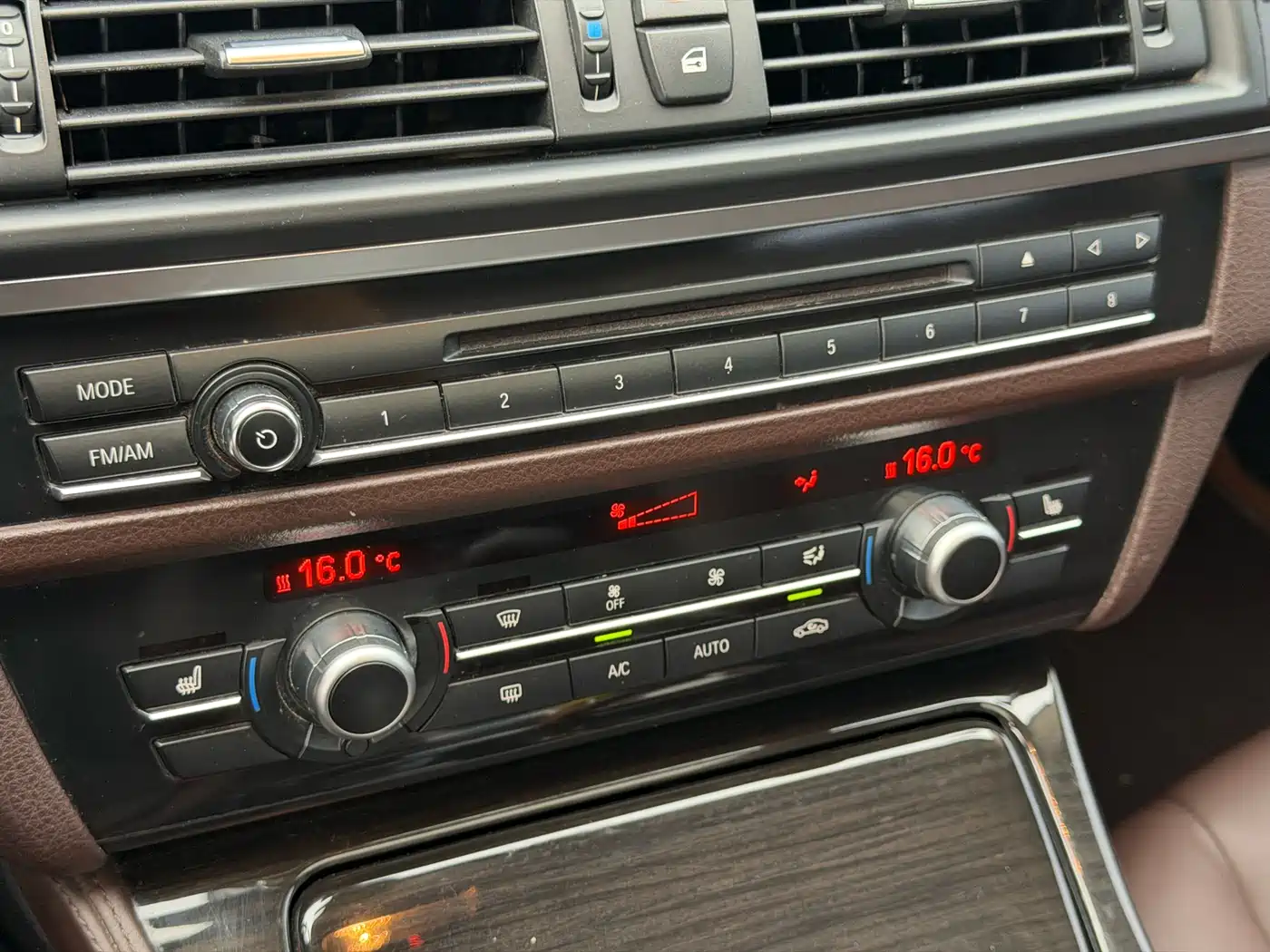 BMW 5 Series 2014 525Li Luxury Design Package фото 17