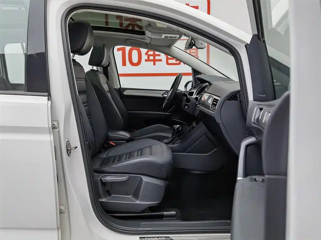 Volkswagen Touran 2018 Touran L 280TSI DSG Comfort 7-seater China V фото 23