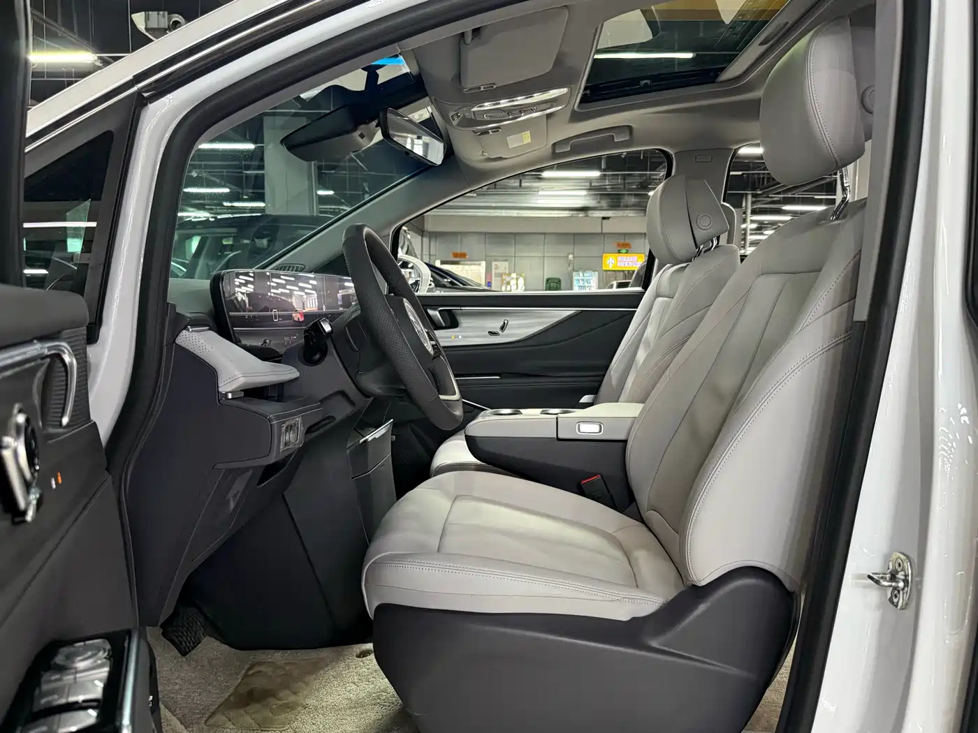 Buick GL8 2025 Land Honor Premium Edition фото 8