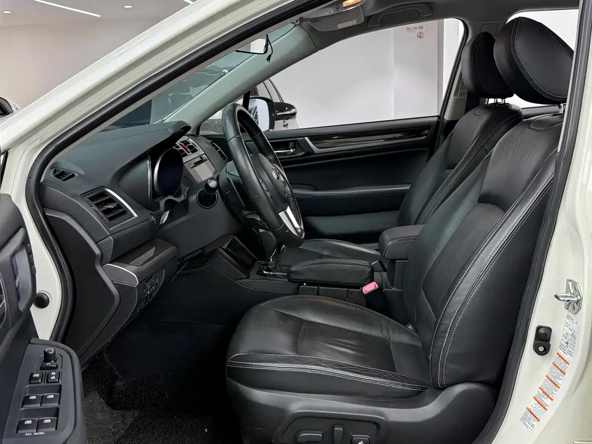 Subaru Outback 2015 2.5i Luxury Navigation Edition фото 6