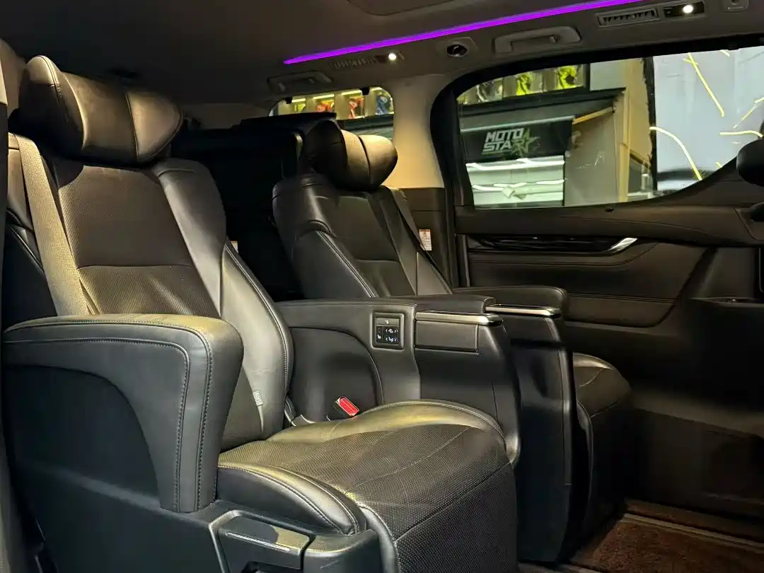 Toyota Vellfire 2020 Twin Engine 2.5L HV Luxury Edition фото 12