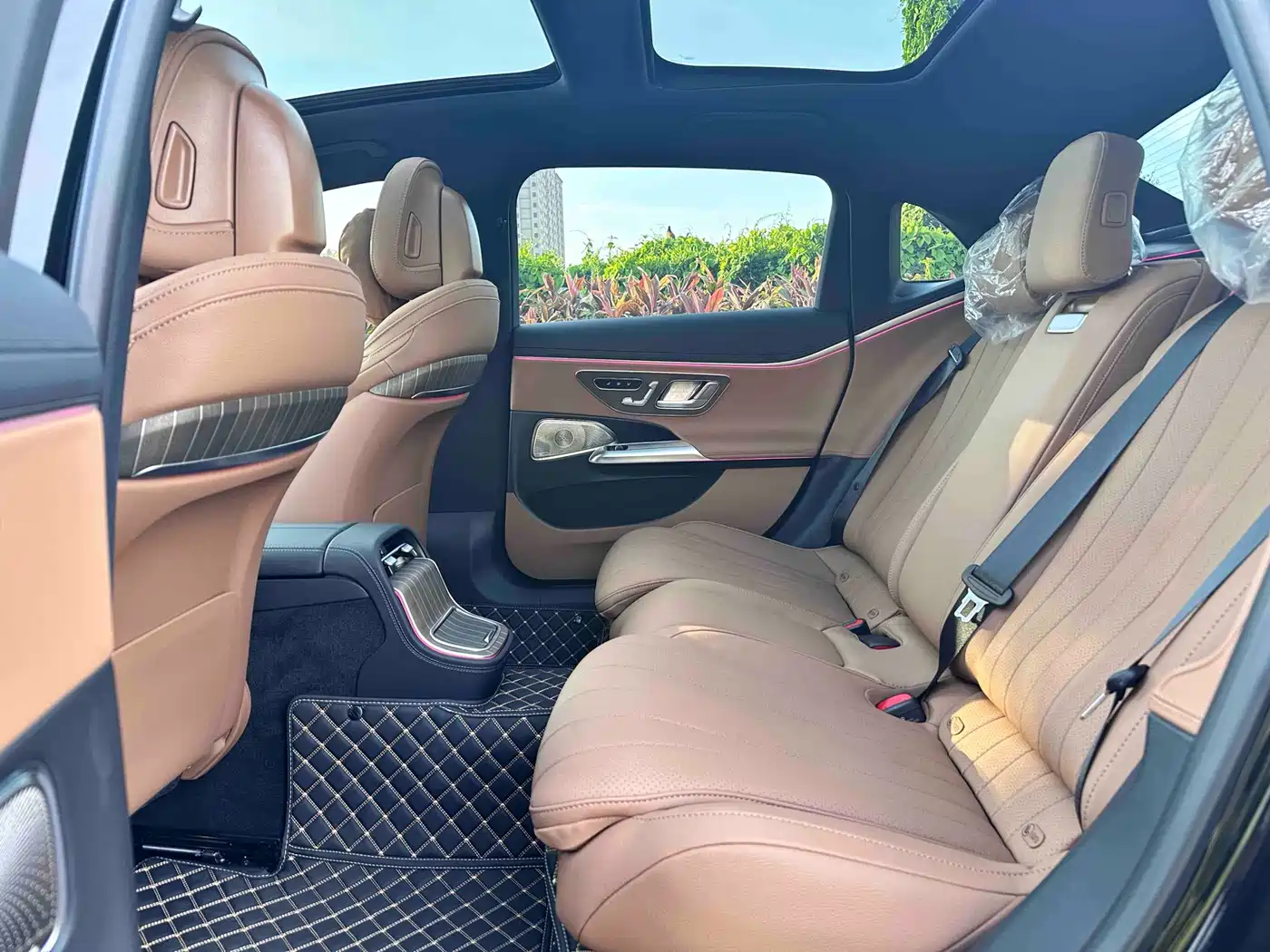 Mercedes-Benz E-Class 2026 E 300 L Luxury фото 7