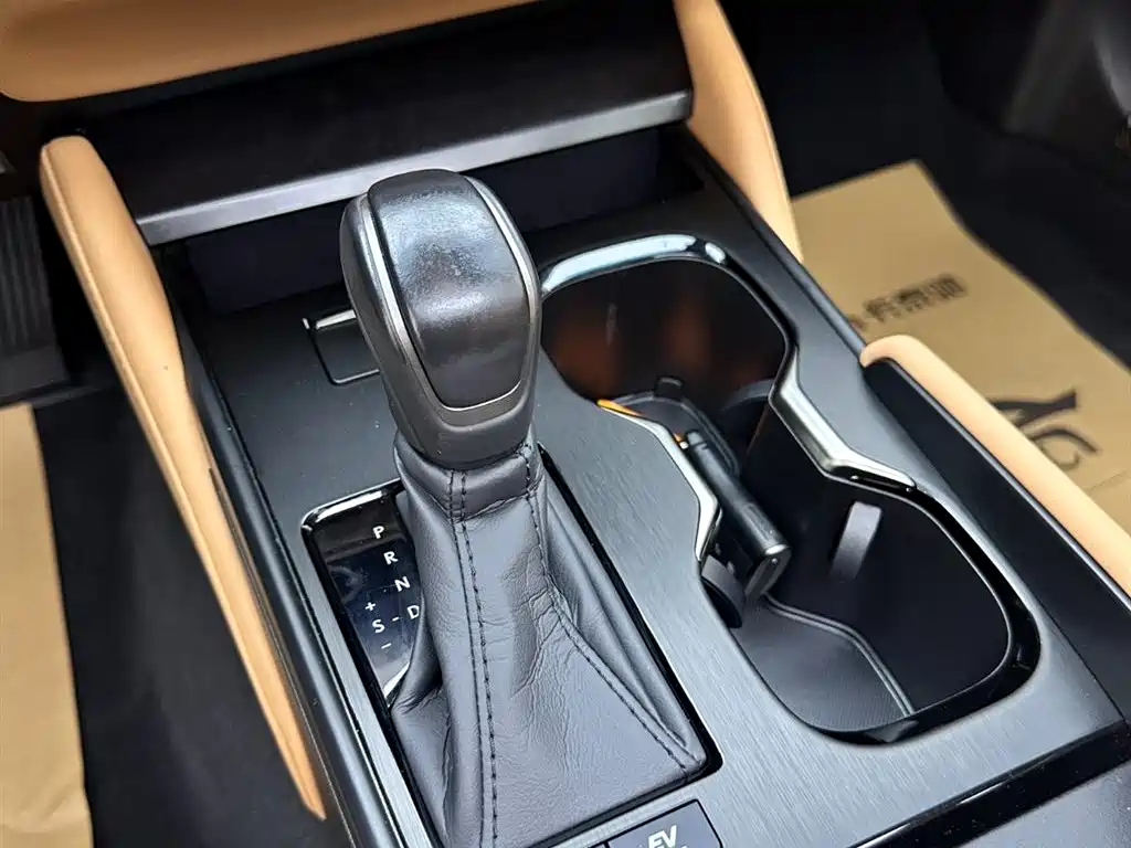 Lexus ES 2025 300h Ultimate Edition фото 16