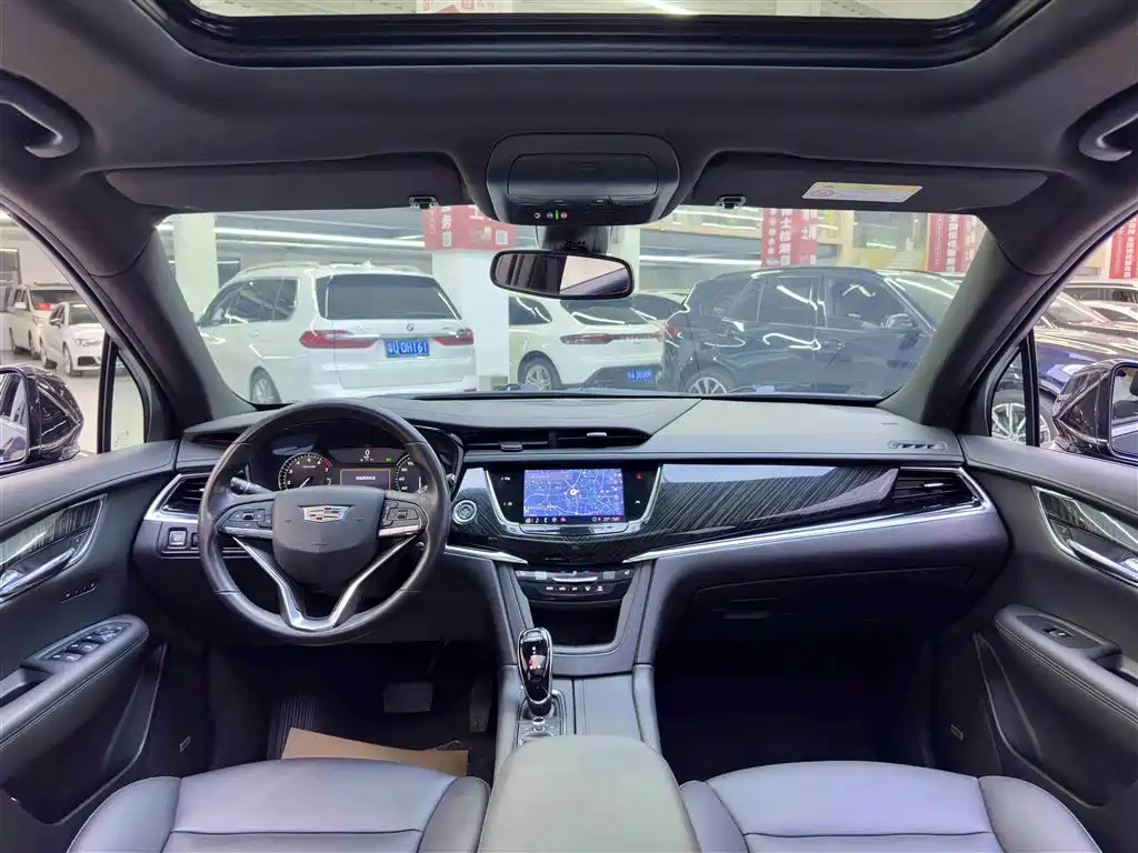 CADILLAC XT6