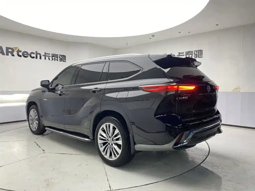 TOYOTA HIGHLANDER