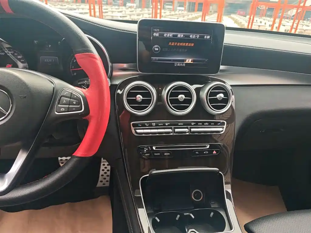Mercedes-Benz GLC 2017 GLC 260 4MATIC Luxury фото 13