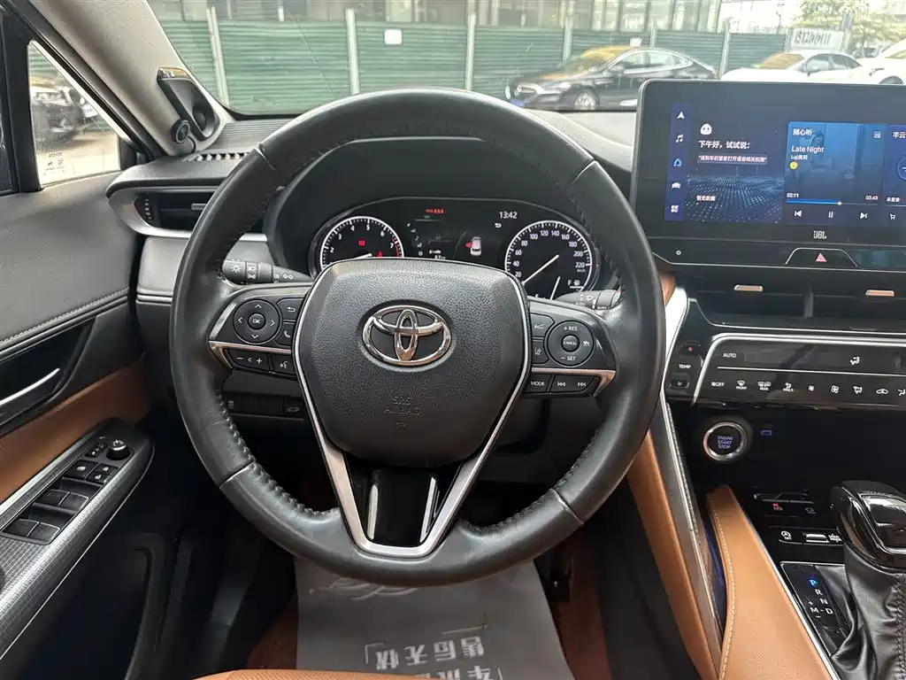 Toyota Venza 2022 2.0L CVT 2WD Premium фото 8