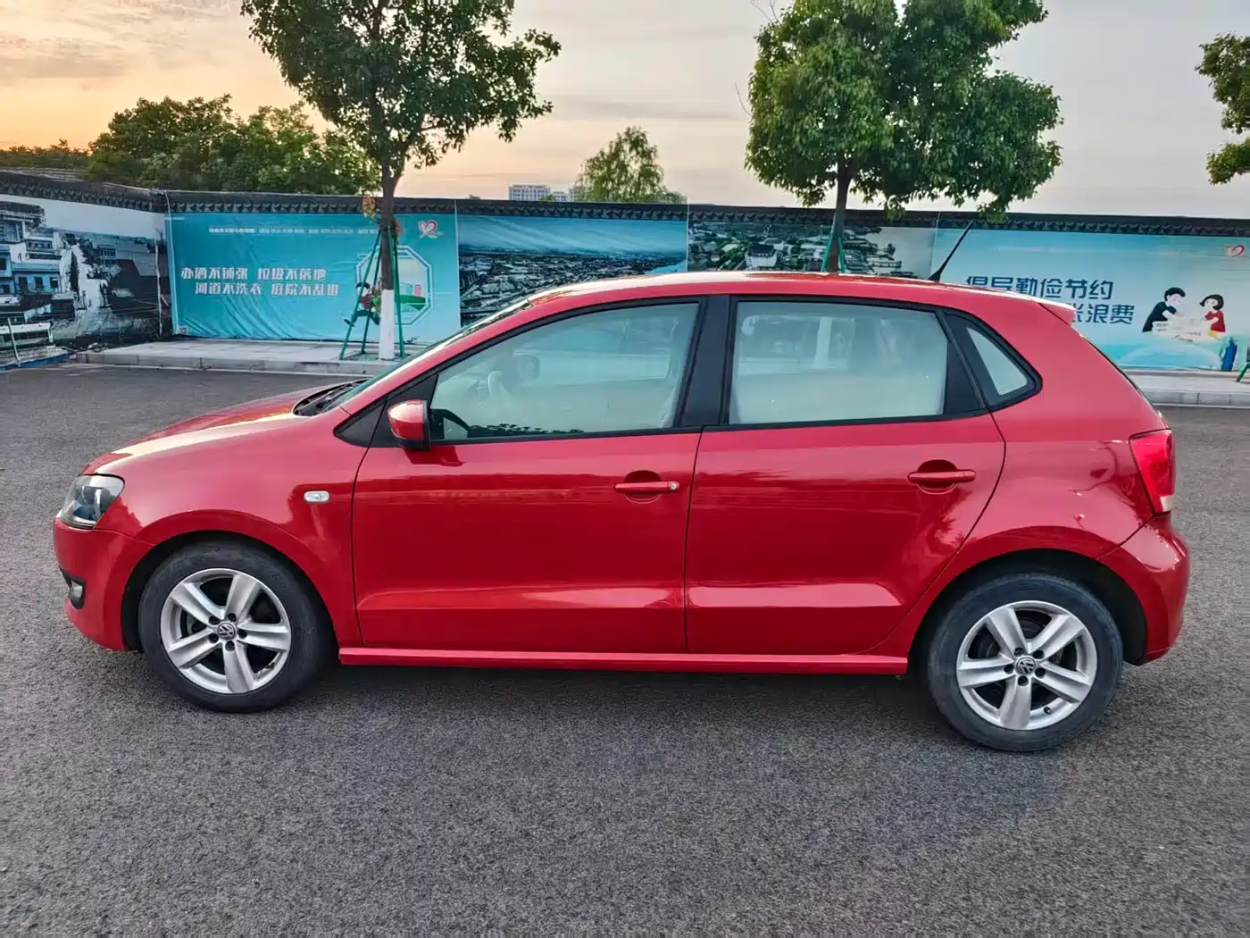 Volkswagen Polo 2013 1.6L Automatic Comfort Edition фото 5