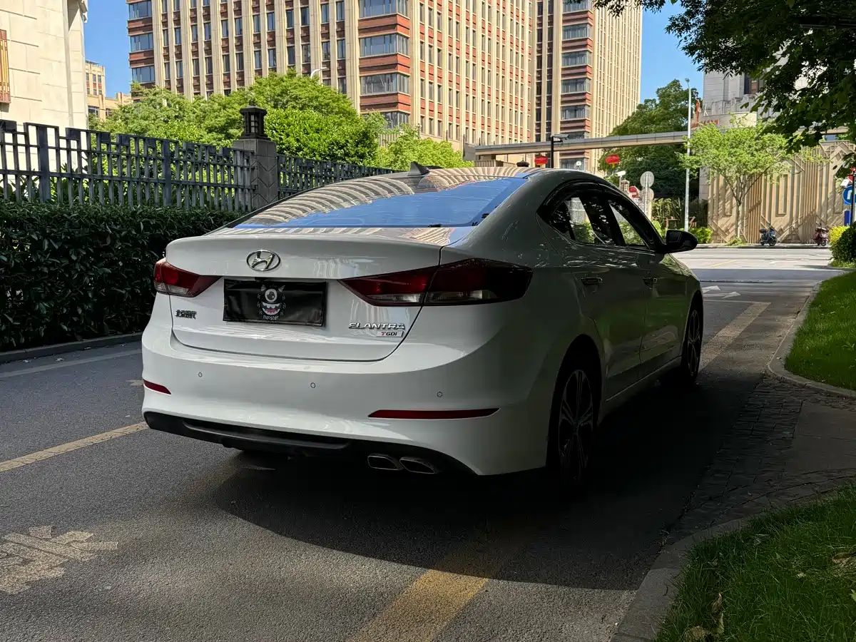 Hyundai Elantra 2018 1.6L Automatic 15th Anniversary Special Edition фото 16