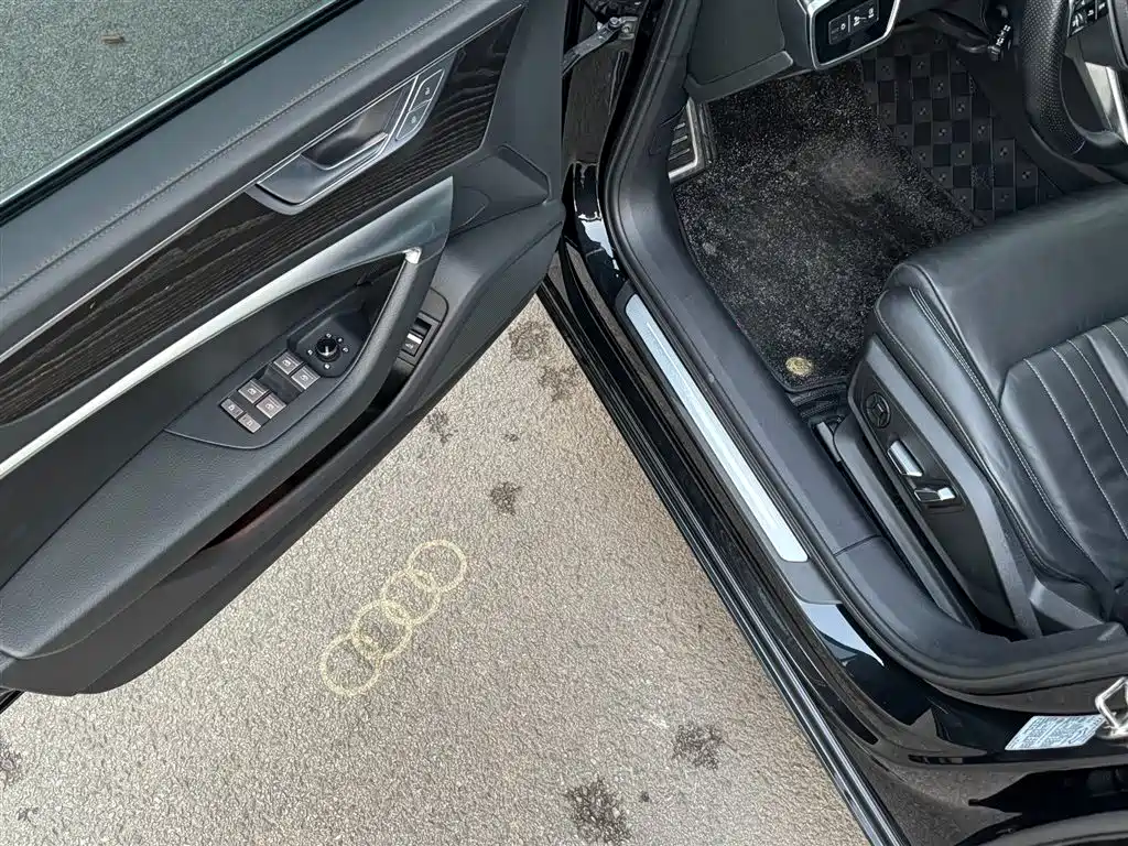 Audi A6L 2023 40 TFSI Luxury Elegance фото 27