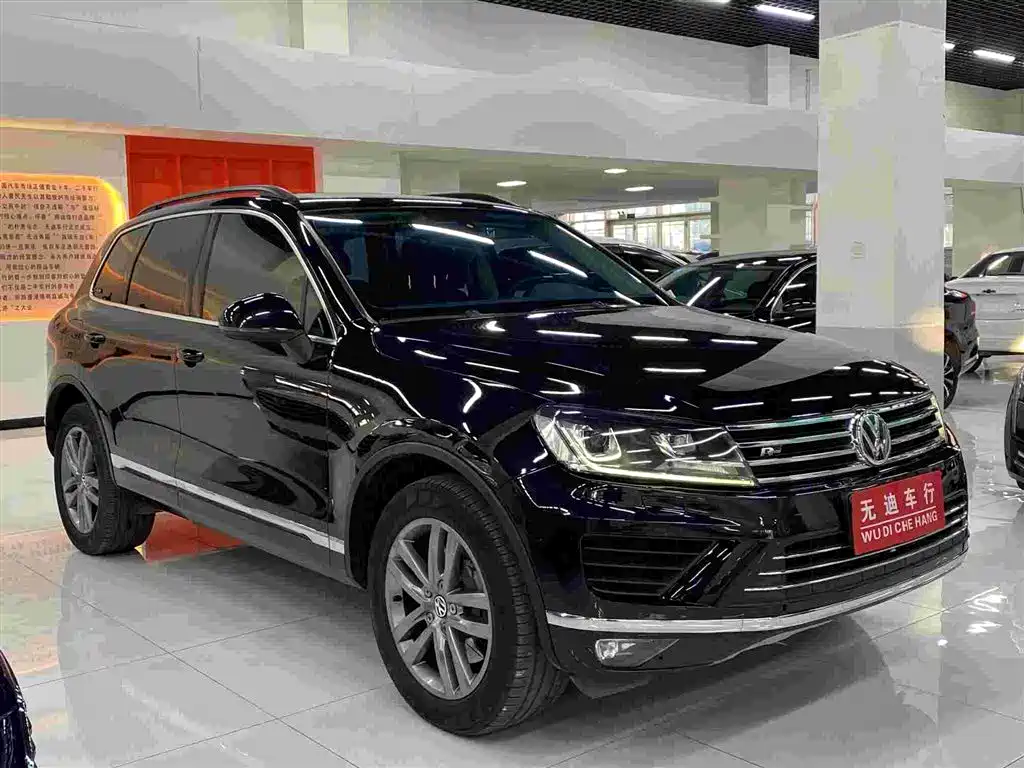 VOLKSWAGEN TOUAREG