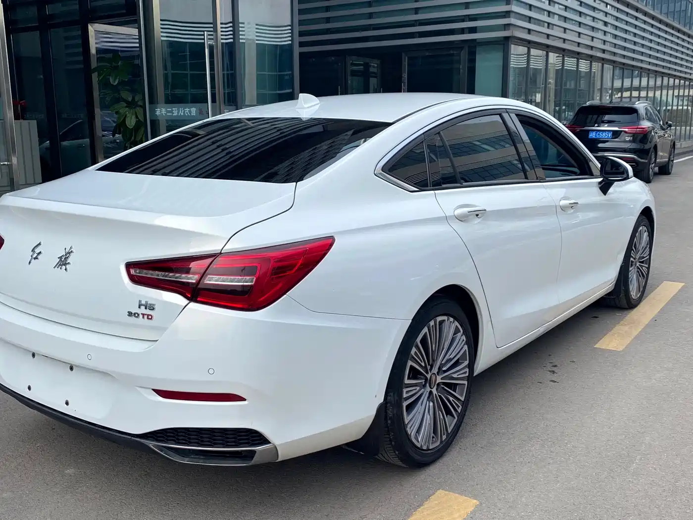 Hongqi H5 2022 Classic 1.5T DCT Flag Rhythm Edition фото 5