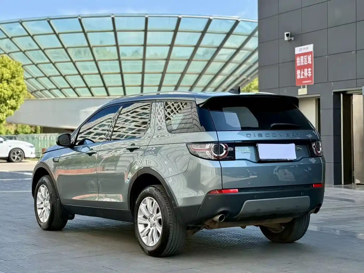 Land Rover Discovery Sport 2018 240PS SE Edition фото 7